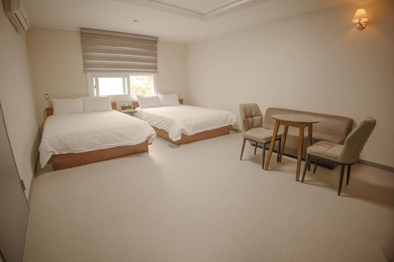 Trevi Hotel Чеджу Екстериор снимка