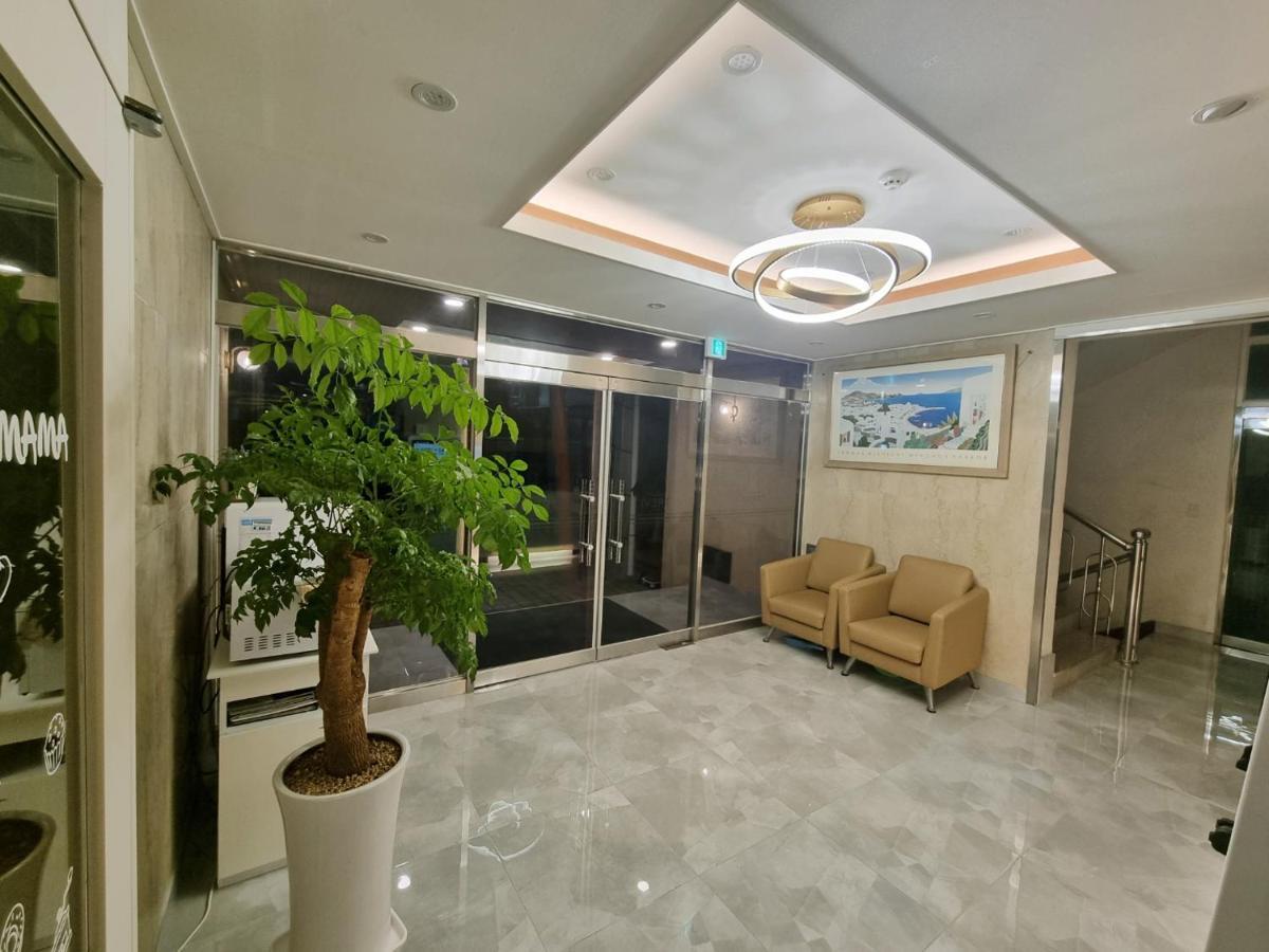 Trevi Hotel Чеджу Екстериор снимка
