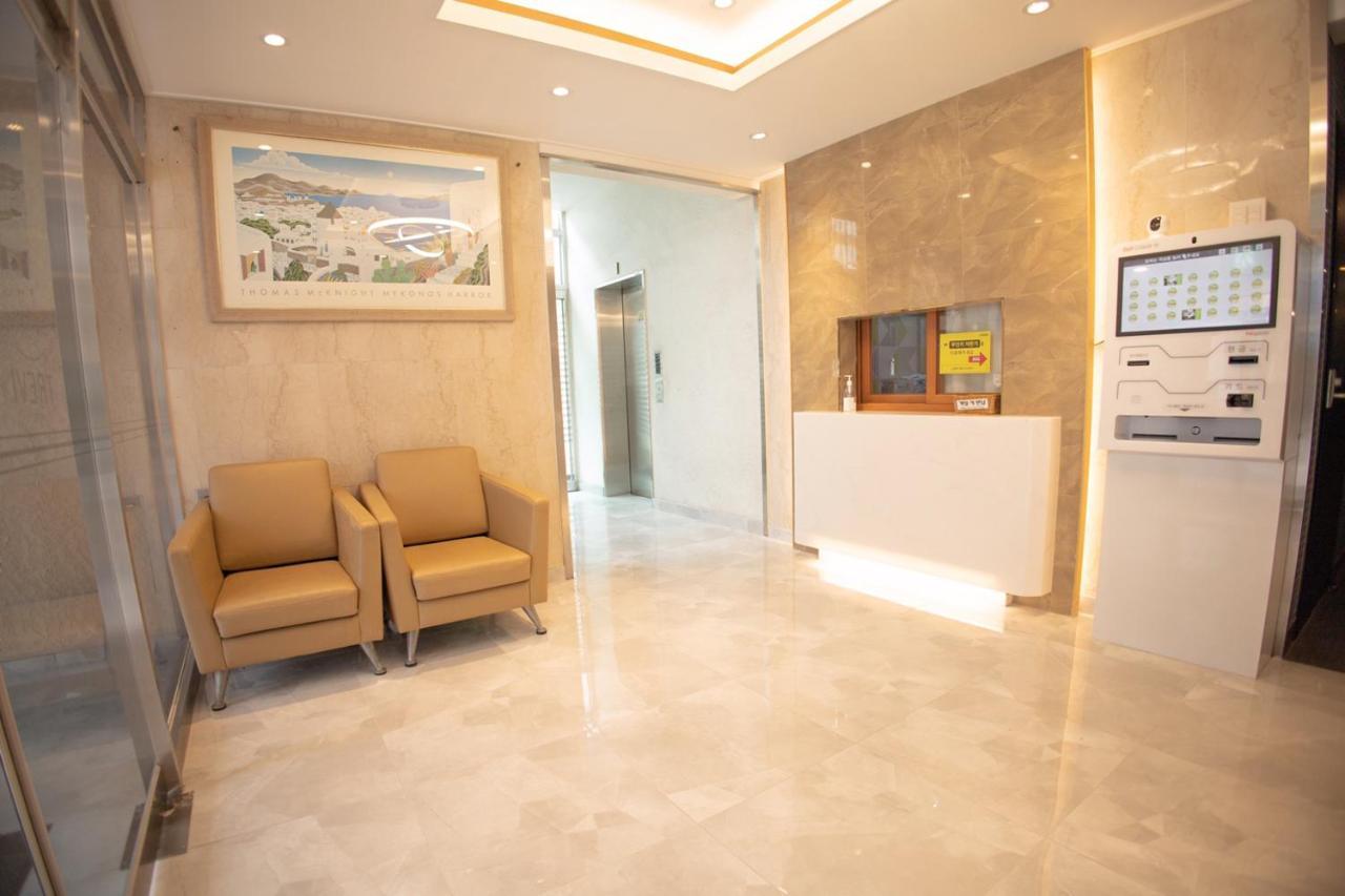 Trevi Hotel Чеджу Екстериор снимка