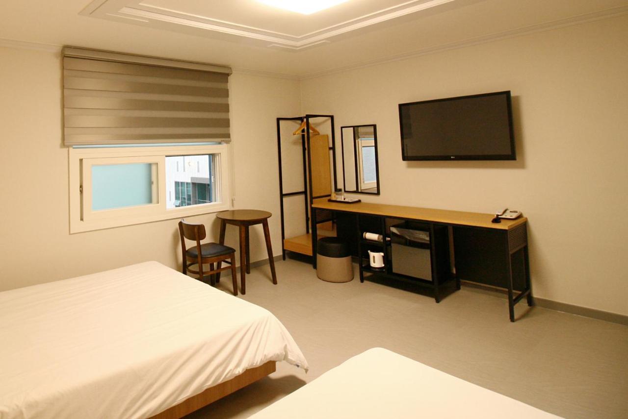 Trevi Hotel Чеджу Екстериор снимка