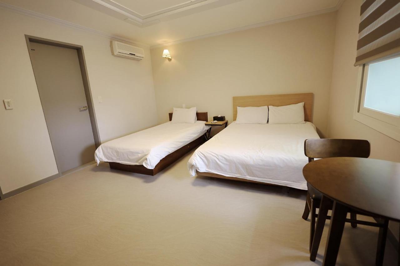 Trevi Hotel Чеджу Екстериор снимка