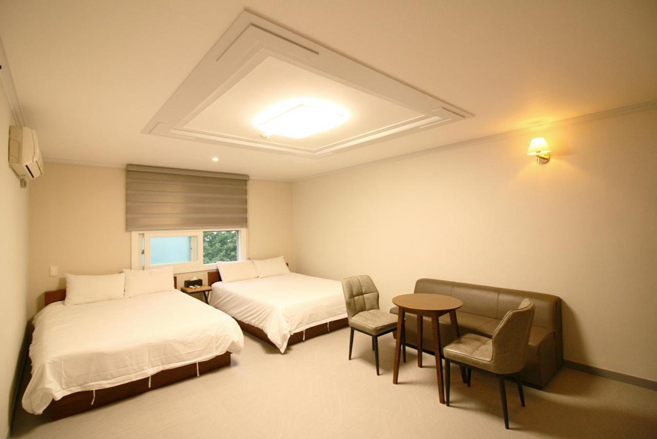 Trevi Hotel Чеджу Екстериор снимка