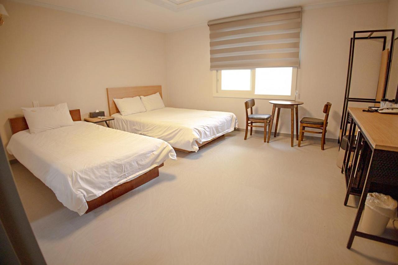 Trevi Hotel Чеджу Екстериор снимка