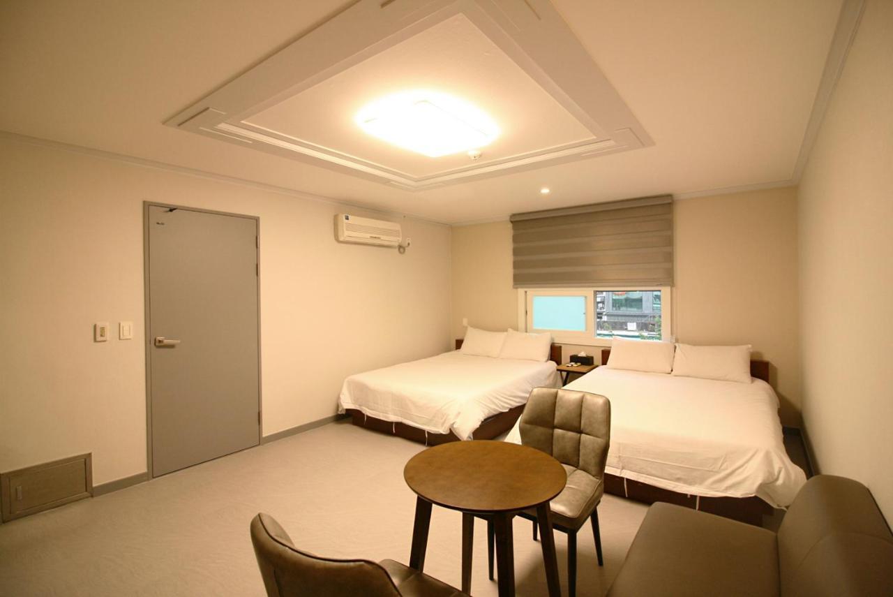 Trevi Hotel Чеджу Екстериор снимка