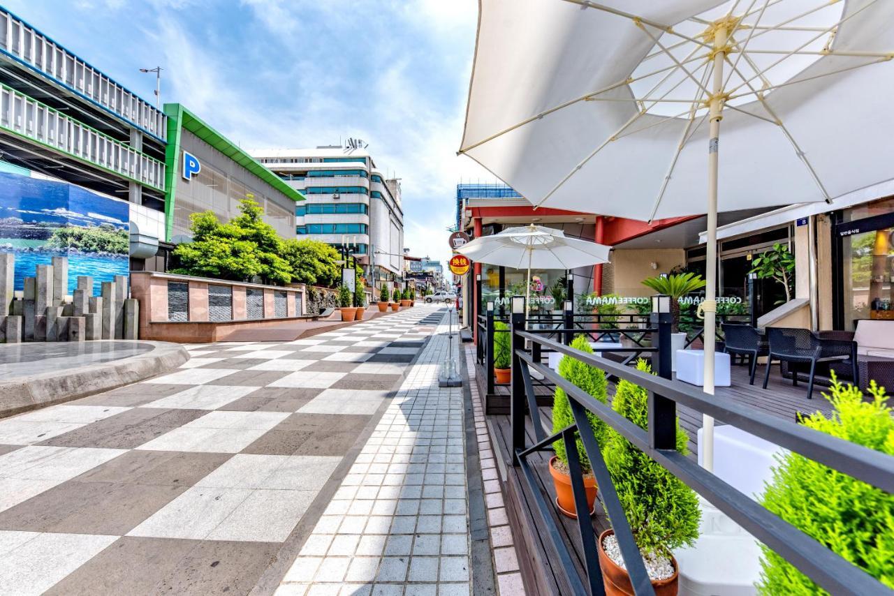 Trevi Hotel Чеджу Екстериор снимка