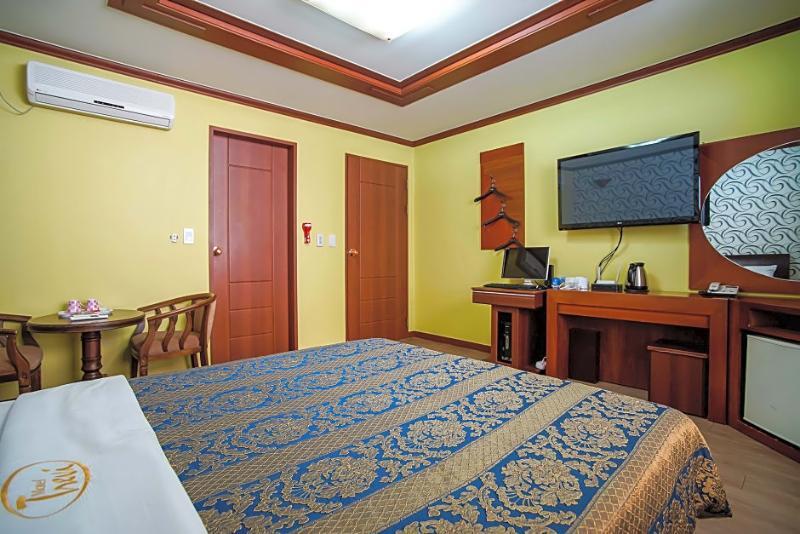 Trevi Hotel Чеджу Екстериор снимка