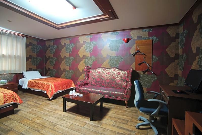 Trevi Hotel Чеджу Екстериор снимка