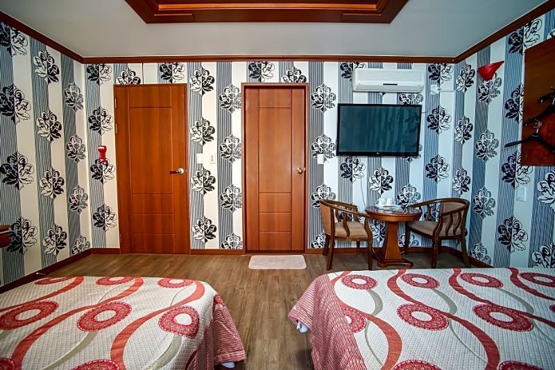 Trevi Hotel Чеджу Екстериор снимка
