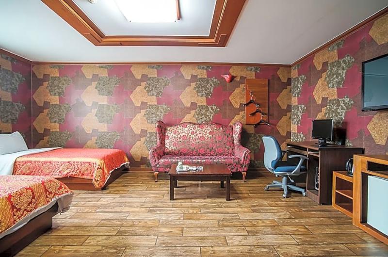 Trevi Hotel Чеджу Екстериор снимка