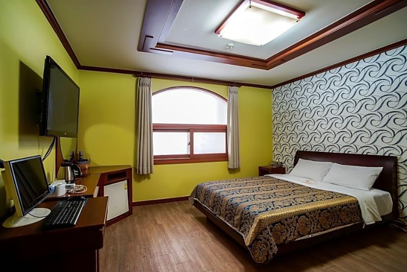 Trevi Hotel Чеджу Екстериор снимка