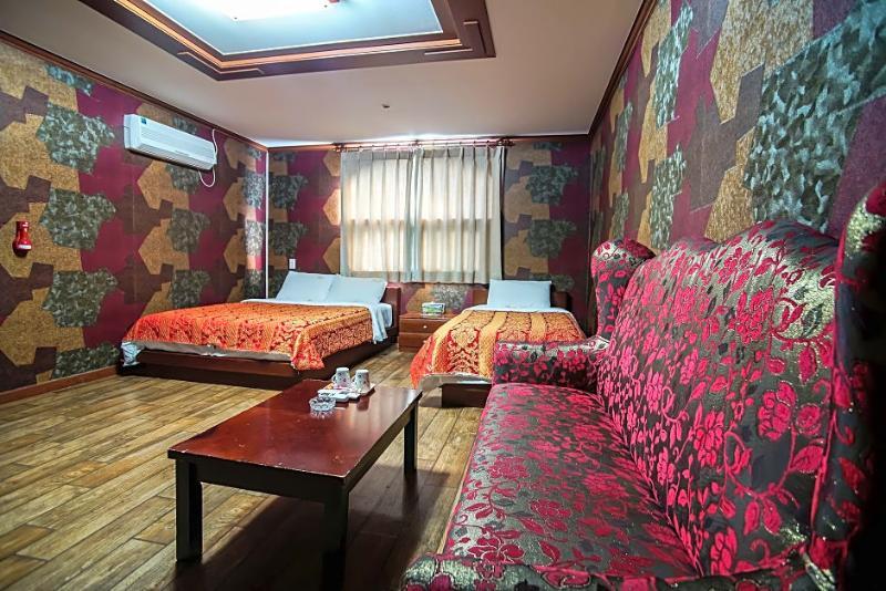 Trevi Hotel Чеджу Екстериор снимка